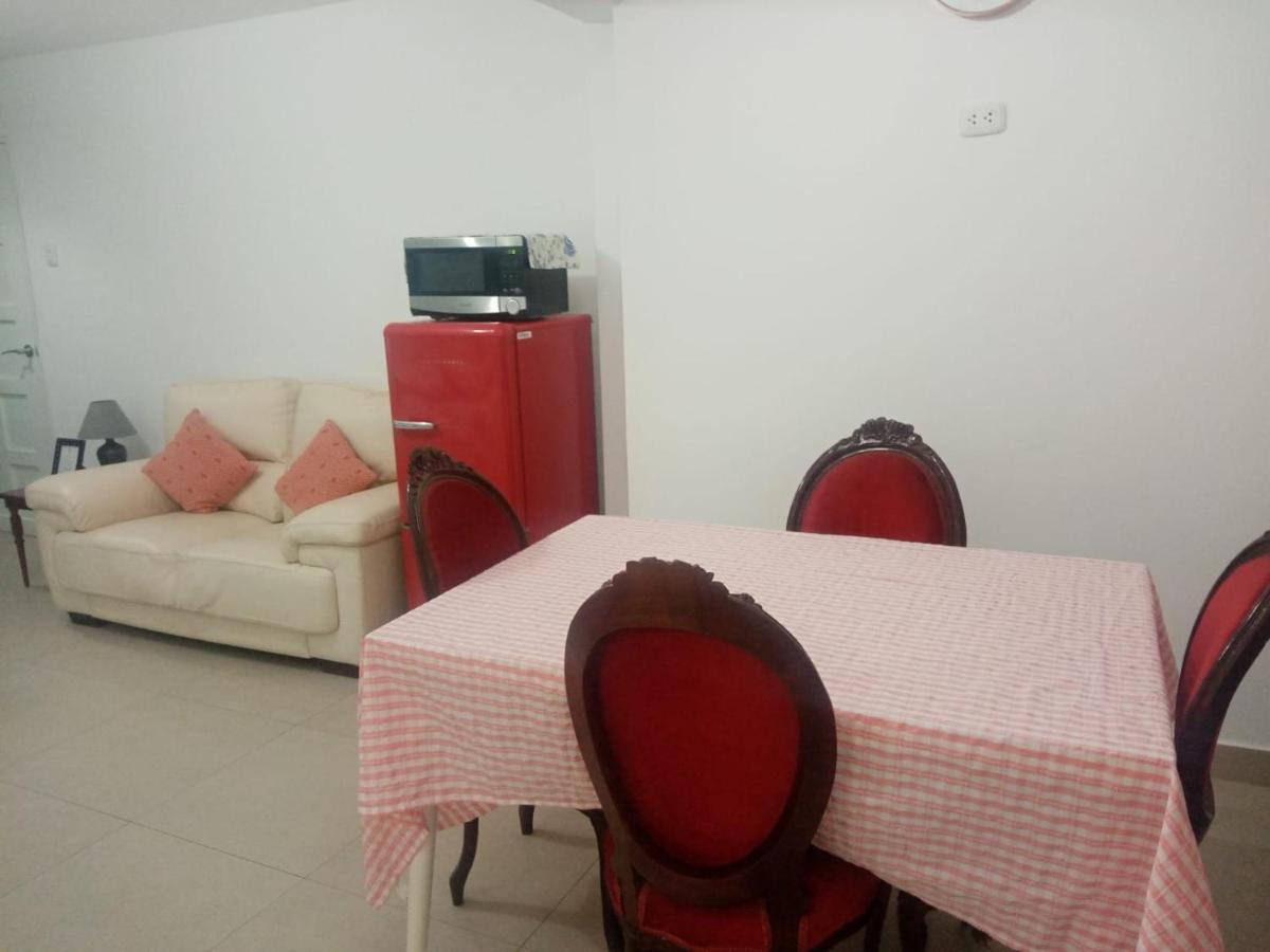 Strenua - Las Quintanas Hostel Trujillo Buitenkant foto