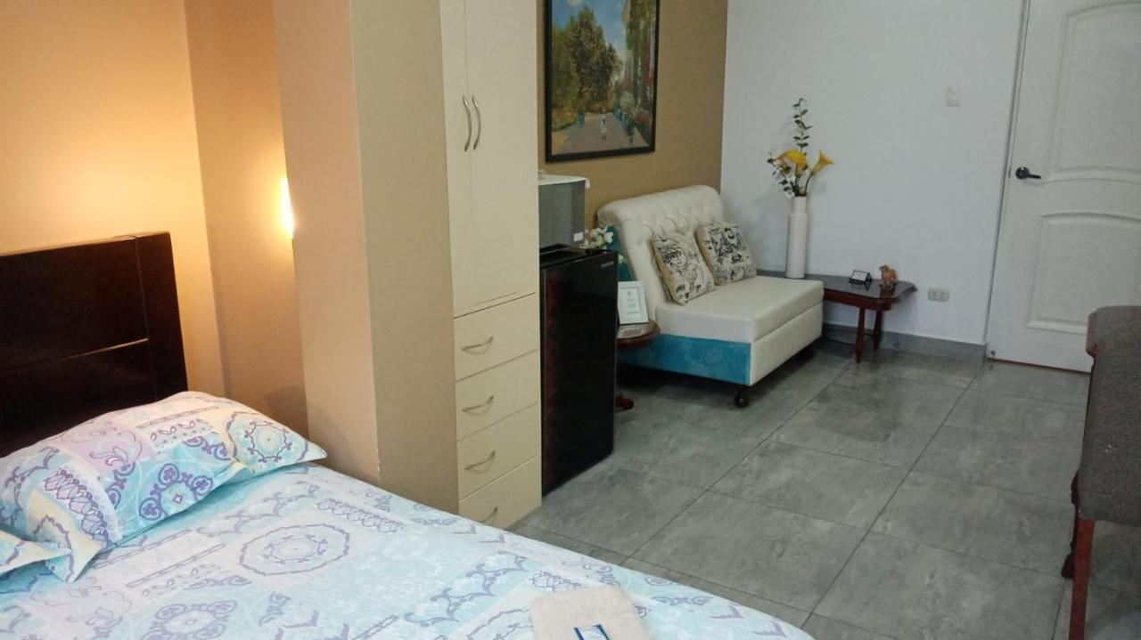Strenua - Las Quintanas Hostel Trujillo Buitenkant foto