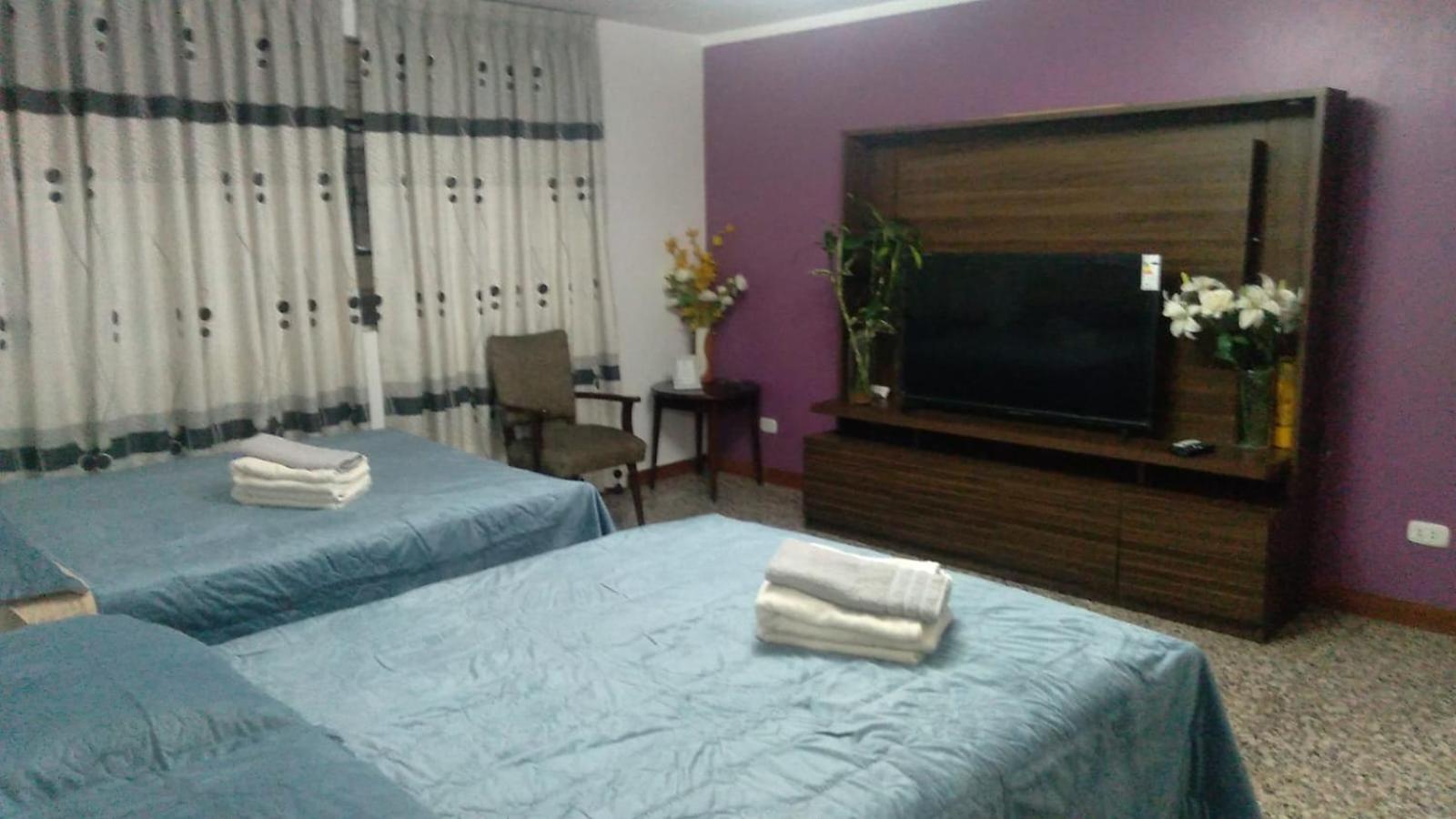 Strenua - Las Quintanas Hostel Trujillo Buitenkant foto