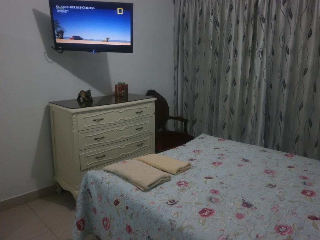 Strenua - Las Quintanas Hostel Trujillo Buitenkant foto