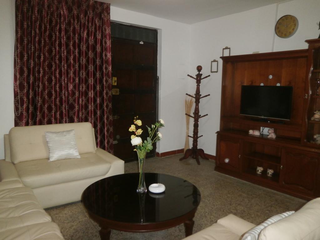 Strenua - Las Quintanas Hostel Trujillo Buitenkant foto