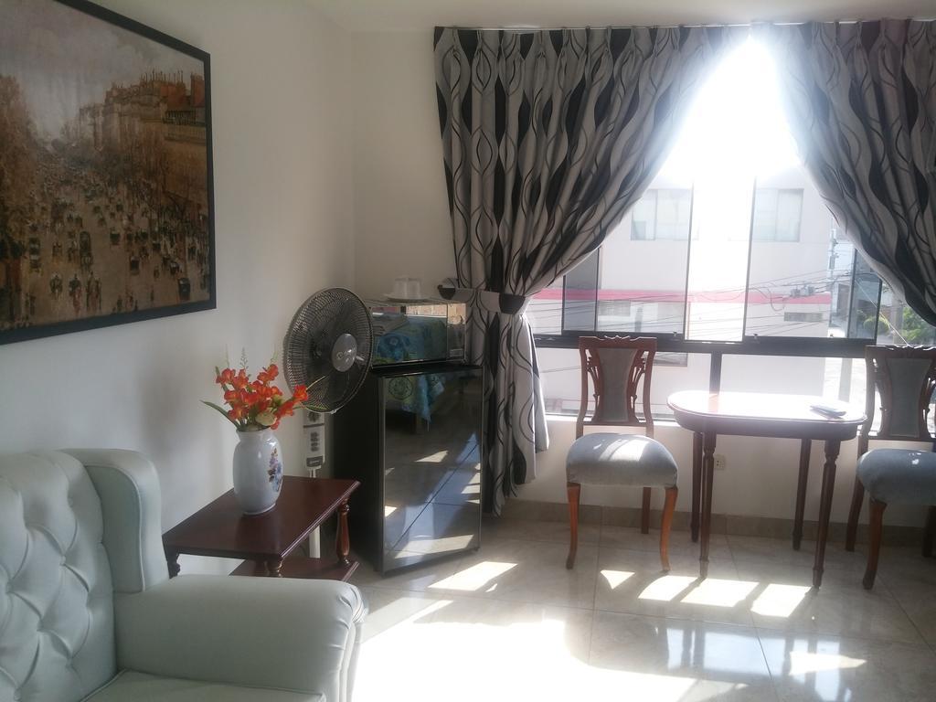 Strenua - Las Quintanas Hostel Trujillo Buitenkant foto
